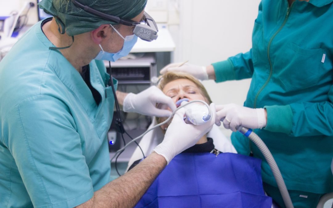 Proceso del Blanqueamiento Dental en 10 pasos.