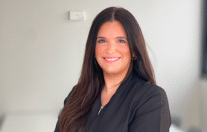 Foto de perfil de la Dra. Irene Vilela, Médico Especialista en Medicina Estética, experta en tratamientos regenerativos y antienvejecimiento.