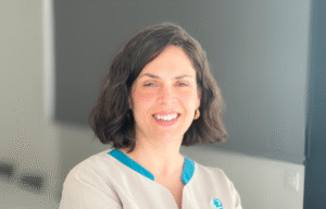 Foto de perfil de la Dra. María Salvador Cañibano, Médico Especialista en Neurología Pediátrica, experta en atención neuropediátrica para necesidades únicas.