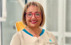 Foto de perfil de Marta Hernández González, Higienista Dental de la clínica, especializada en higiene dental profesional para una boca sana y fresca.