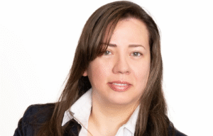 Foto de perfil de Saray Baute, Administrativa de la clínica, especializada en gestión eficiente y atención personalizada.