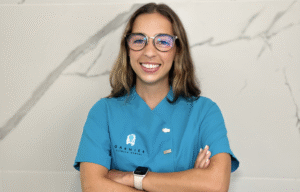 Foto de perfil de la Dra. Sara Rosales, especialista en Odontopediatría de la clínica dental.